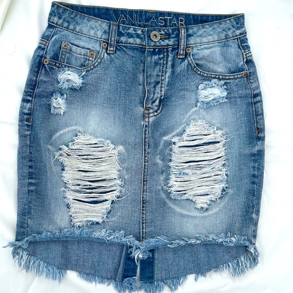 Sexy, ripped mini denim skirt- size small - Picture 1 of 3